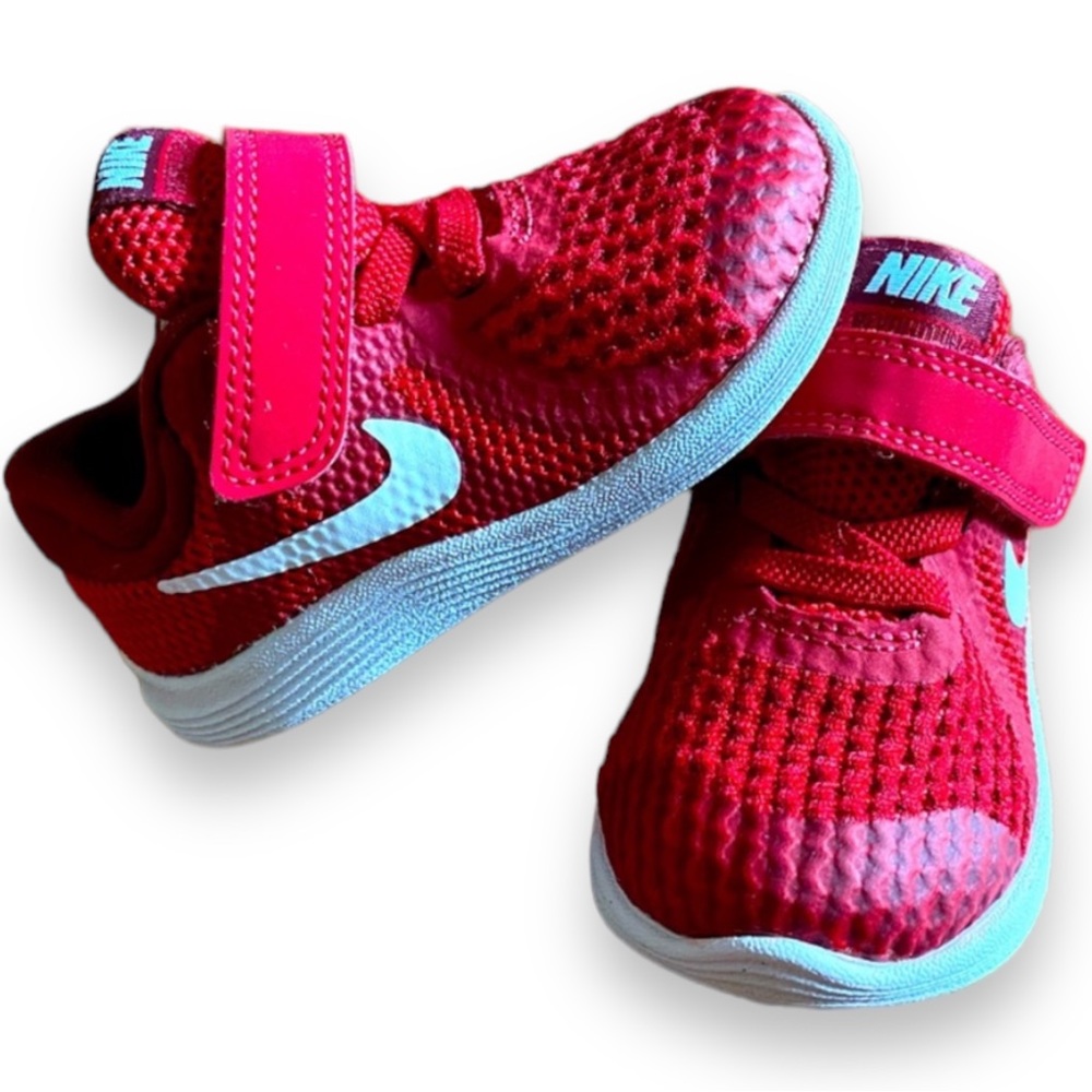Nike toddler sneaker - size 5